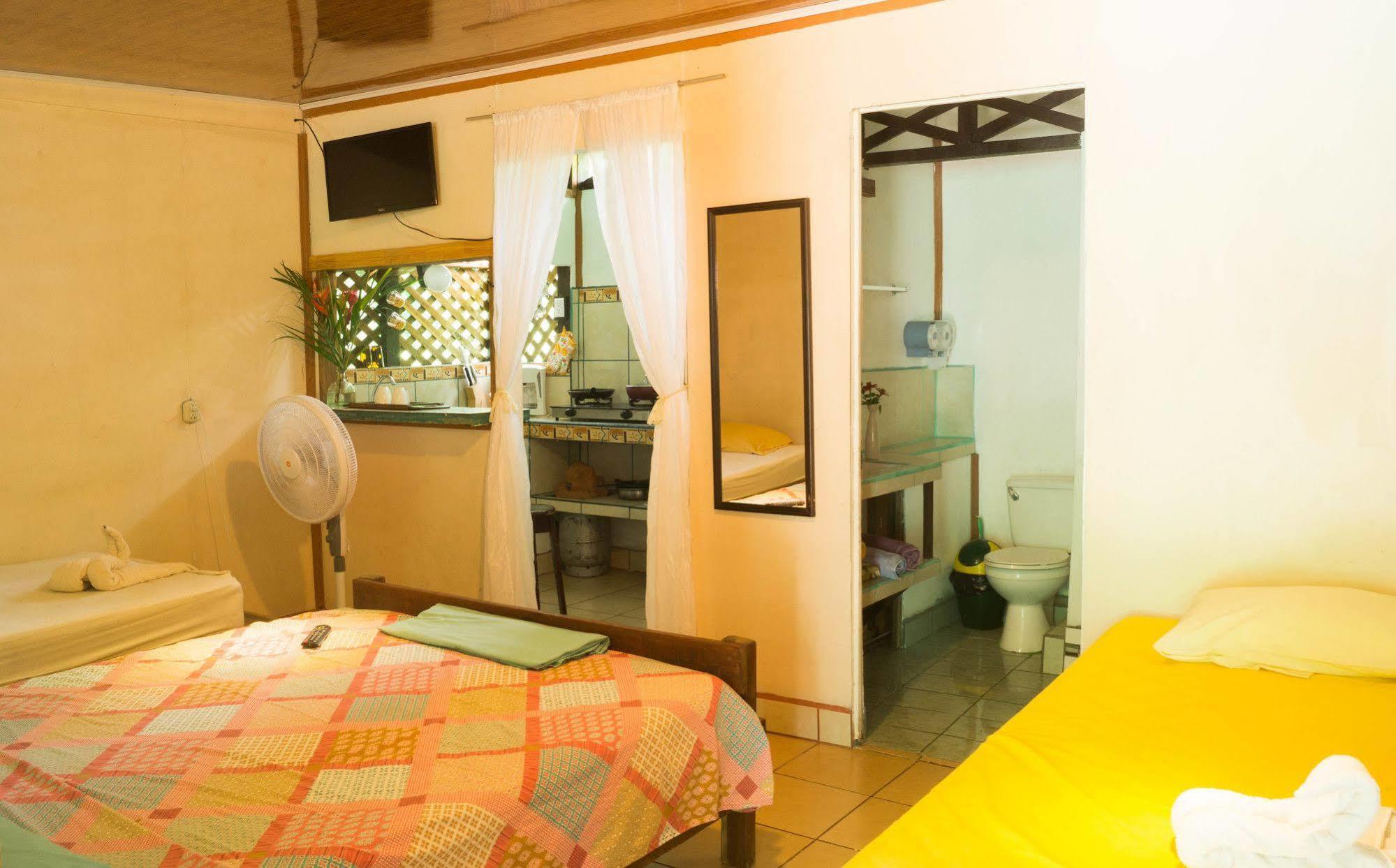 Hostal Cecilia Puerto Viejo de Talamanca 외부 사진